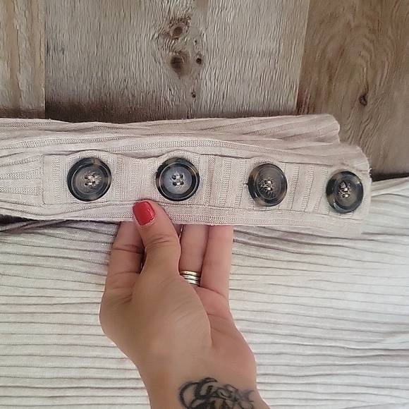 Harper Oatmeal Sweater Dress with Brown Buttons at the Wrist Size Large - Picture 2 of 5